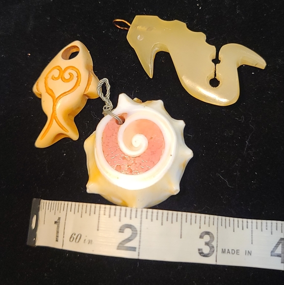 3 Ocean theme pendants sea shell fish seahorse - Picture 2 of 2